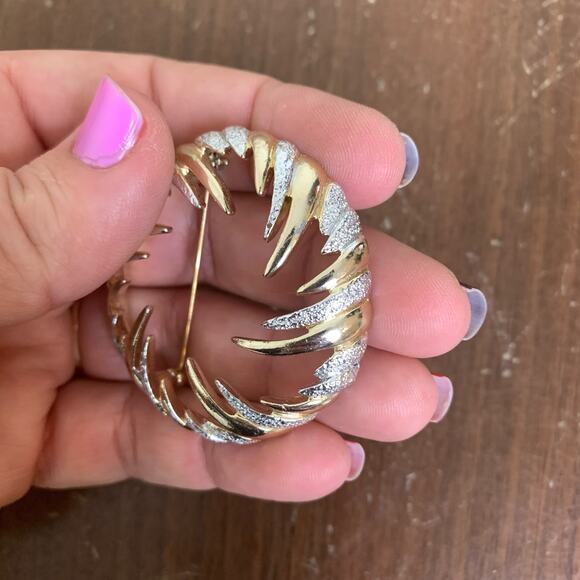 Vintage Sarah Coventry Fire And Ice Gold & Silver Tone wreath style Brooch Pin - Picture 3 of 5